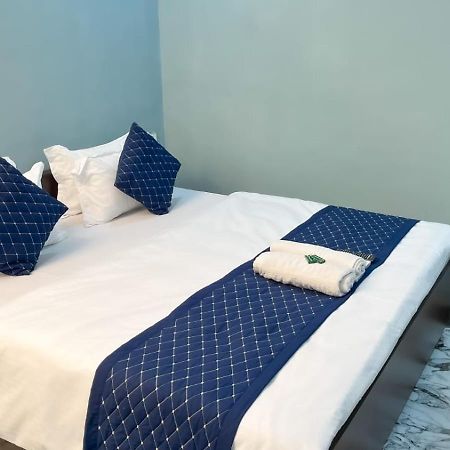 Hotel Abhinandan Indore Exteriör bild