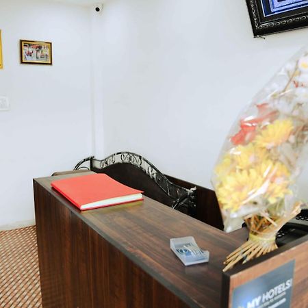 Hotel Abhinandan Indore Exteriör bild