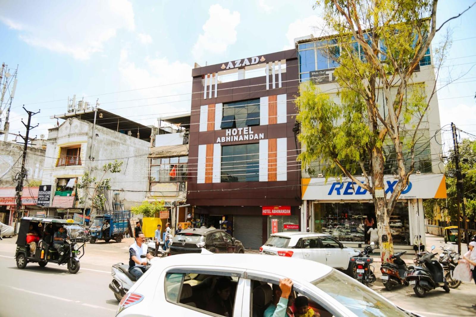 Hotel Abhinandan Indore Exteriör bild